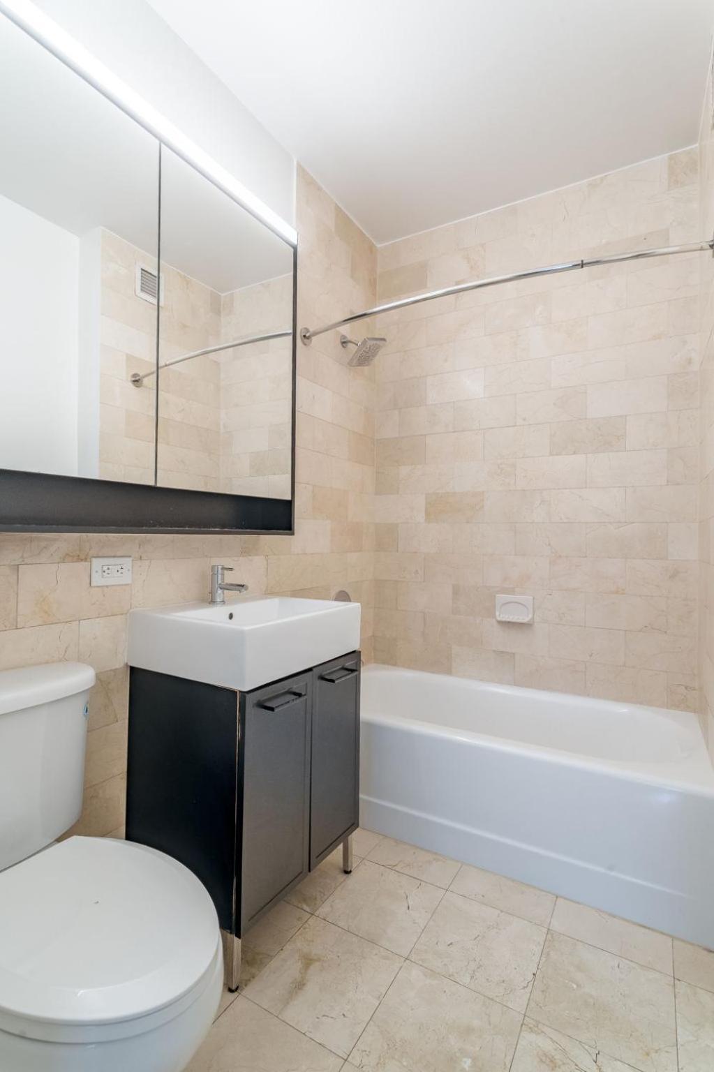 Luxury 2br 1bath Financial District Escape Near Street