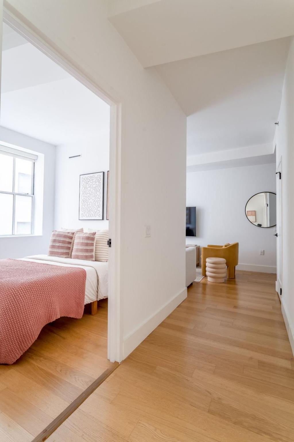 Luxury 2br 1bath Financial District Escape Near Street Apartment *