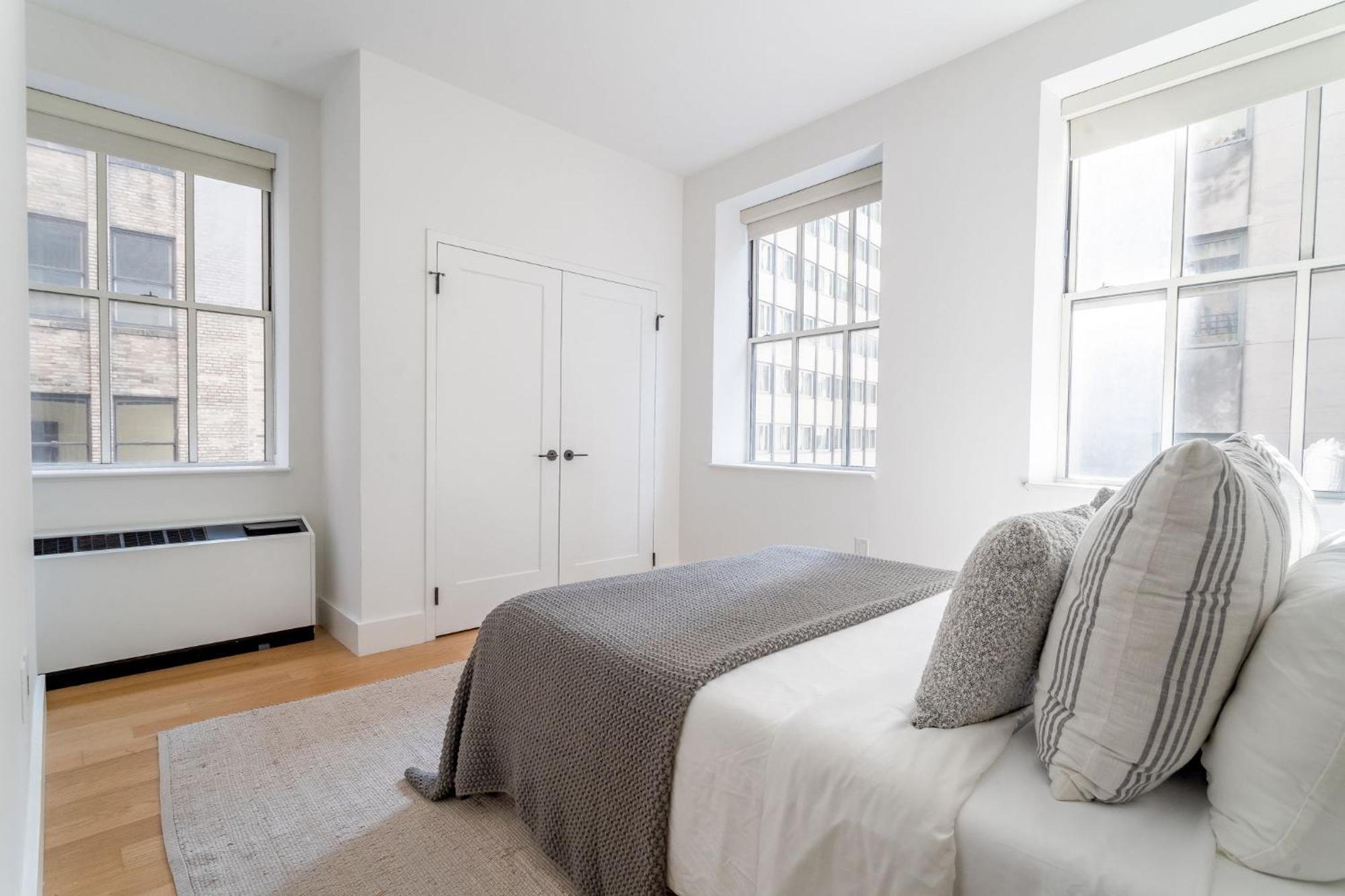 Luxury 2br 1bath Financial District Escape Near Street Apartment